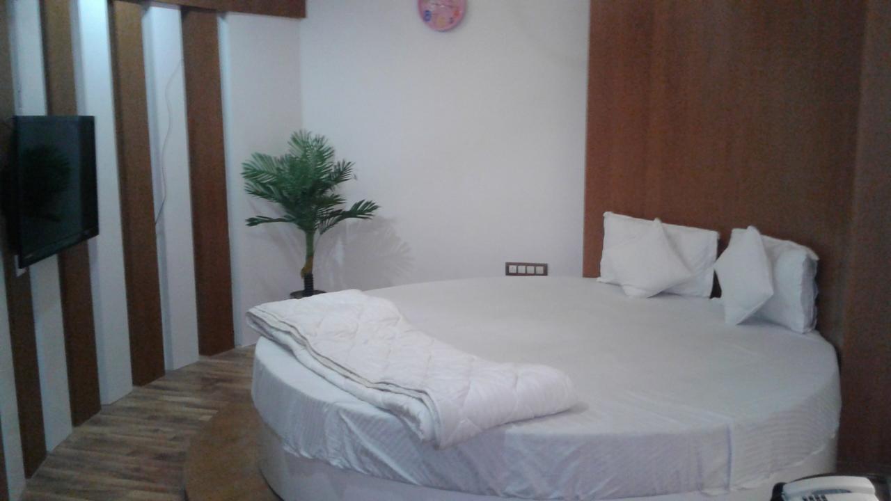 Hotel The Grand Parshwanath Sankeshvar Zewnętrze zdjęcie