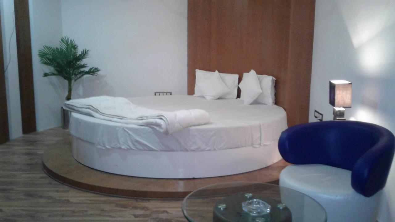 Hotel The Grand Parshwanath Sankeshvar Zewnętrze zdjęcie