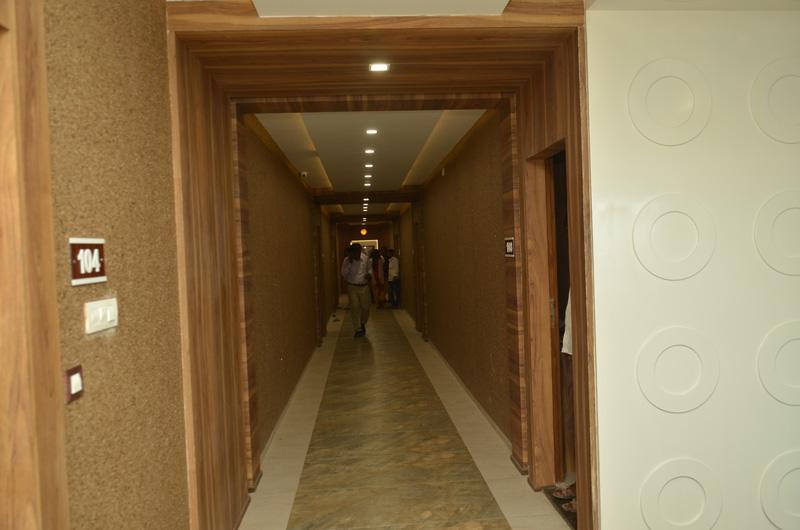 Hotel The Grand Parshwanath Sankeshvar Zewnętrze zdjęcie